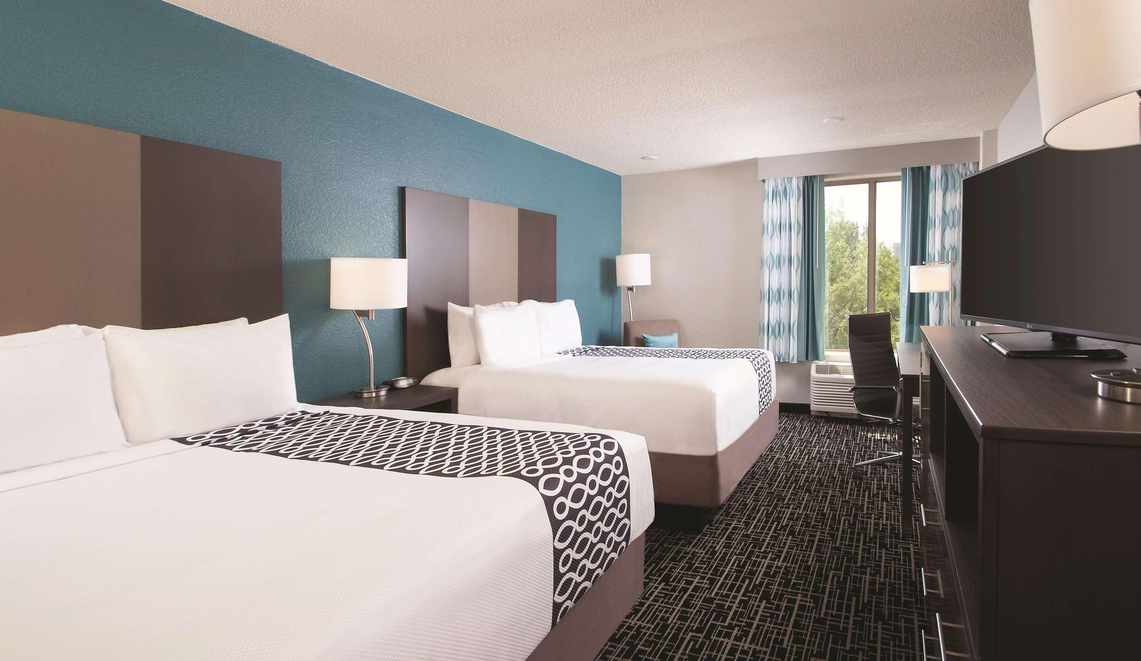 Отель La Quinta By Wyndham Atlanta Airport North Колледж Парк Экстерьер фото