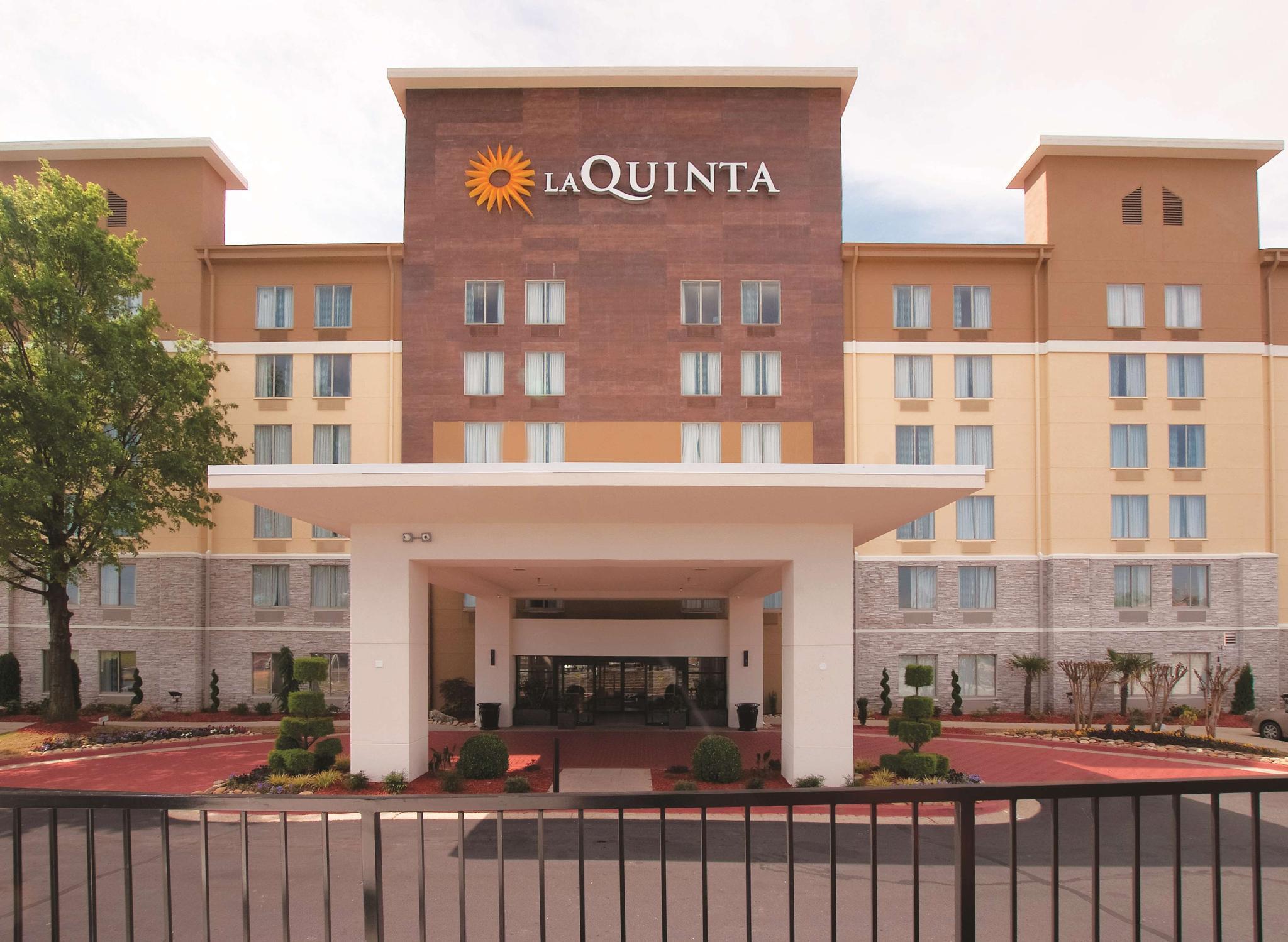 Отель La Quinta By Wyndham Atlanta Airport North Колледж Парк Экстерьер фото