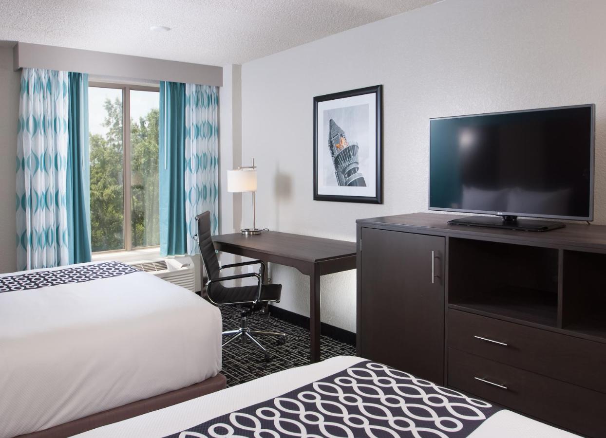 Отель La Quinta By Wyndham Atlanta Airport North Колледж Парк Экстерьер фото