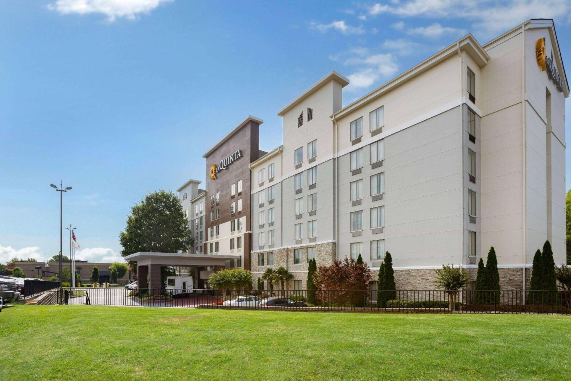 Отель La Quinta By Wyndham Atlanta Airport North Колледж Парк Экстерьер фото