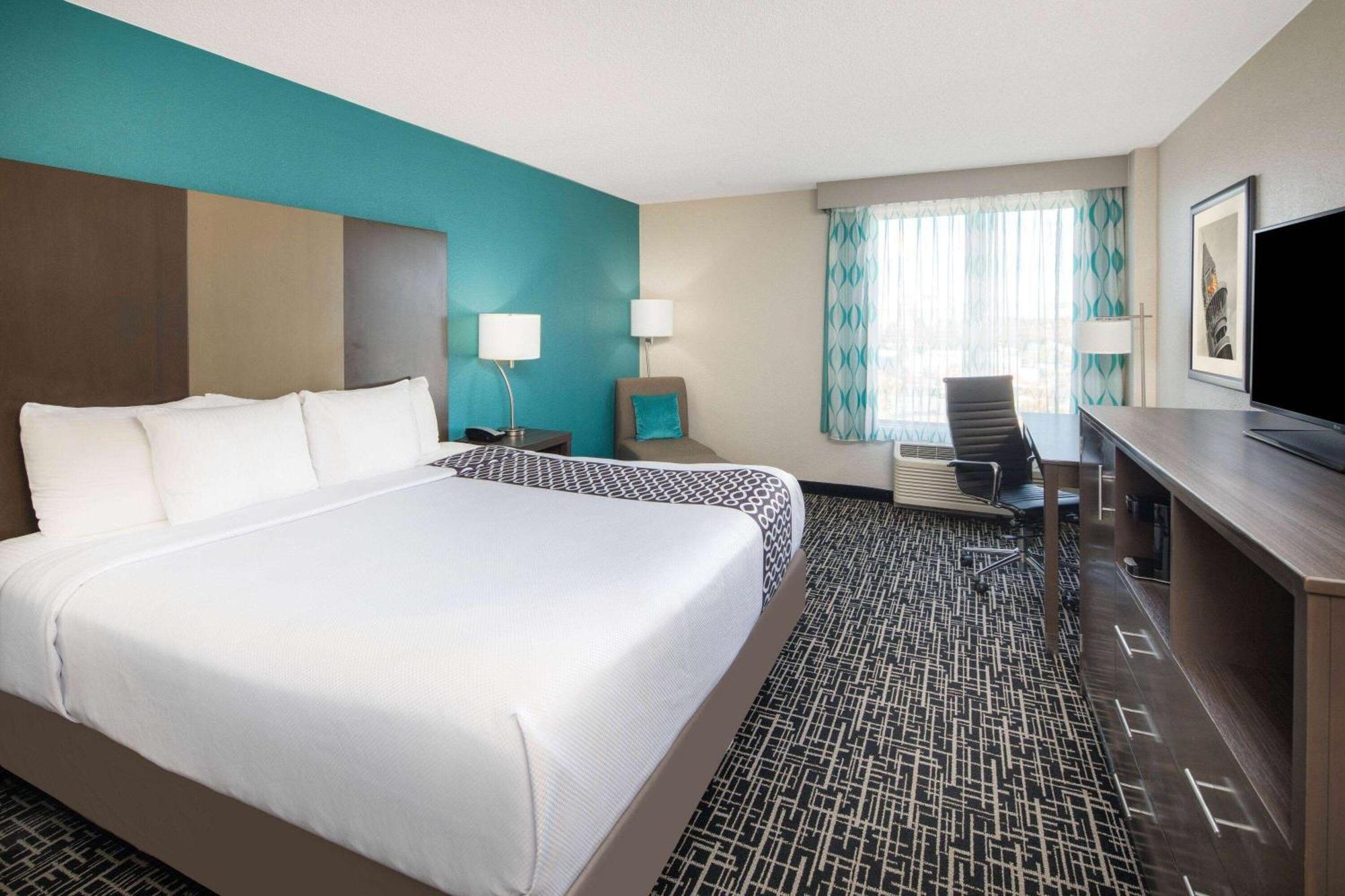 Отель La Quinta By Wyndham Atlanta Airport North Колледж Парк Экстерьер фото