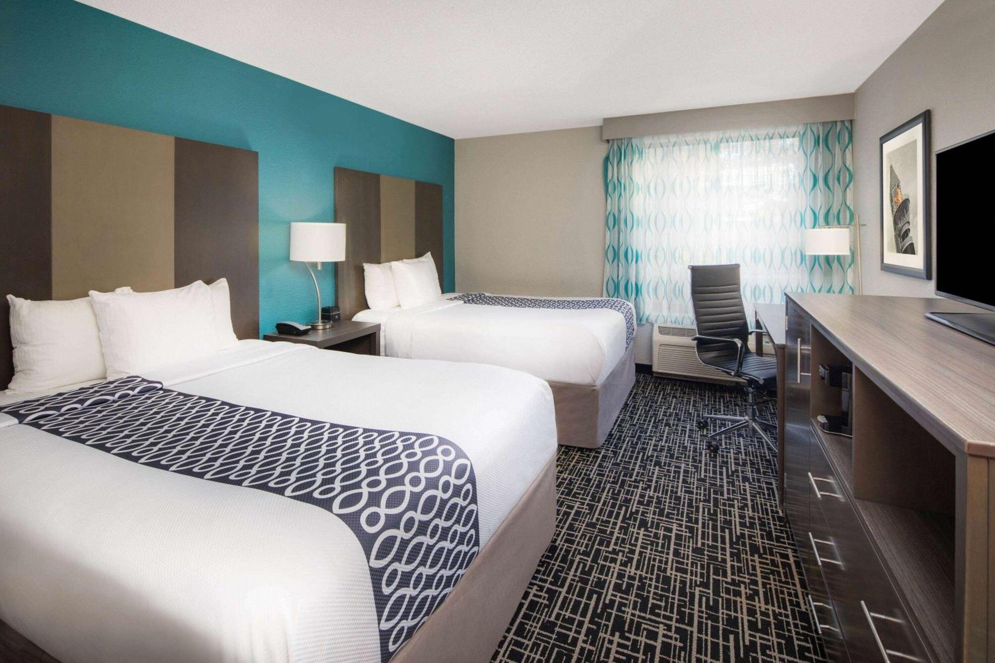 Отель La Quinta By Wyndham Atlanta Airport North Колледж Парк Экстерьер фото