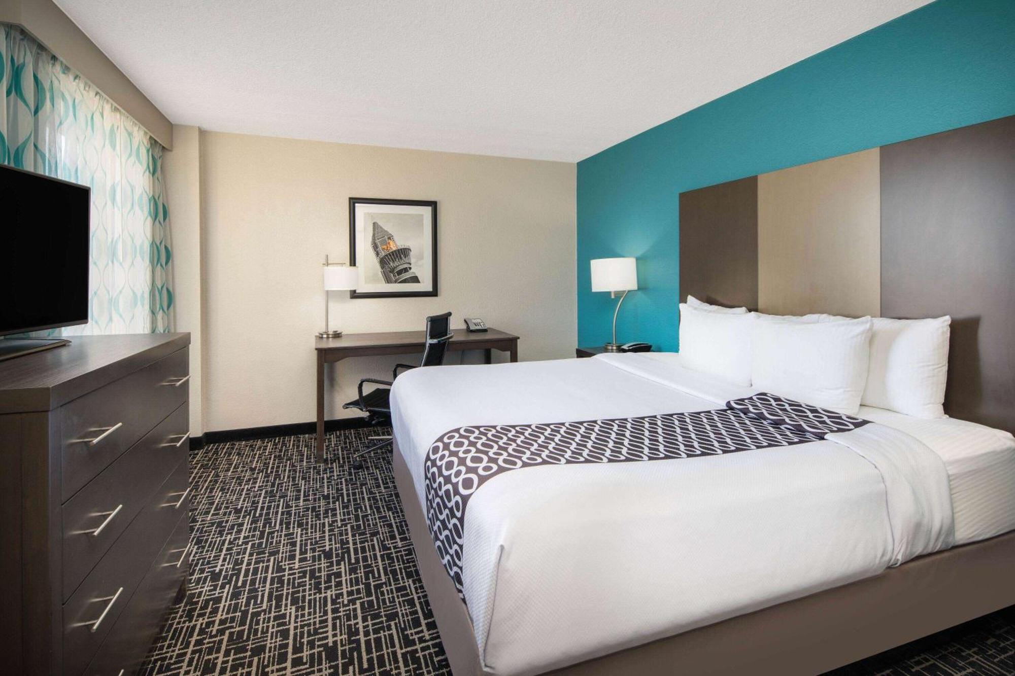 Отель La Quinta By Wyndham Atlanta Airport North Колледж Парк Экстерьер фото