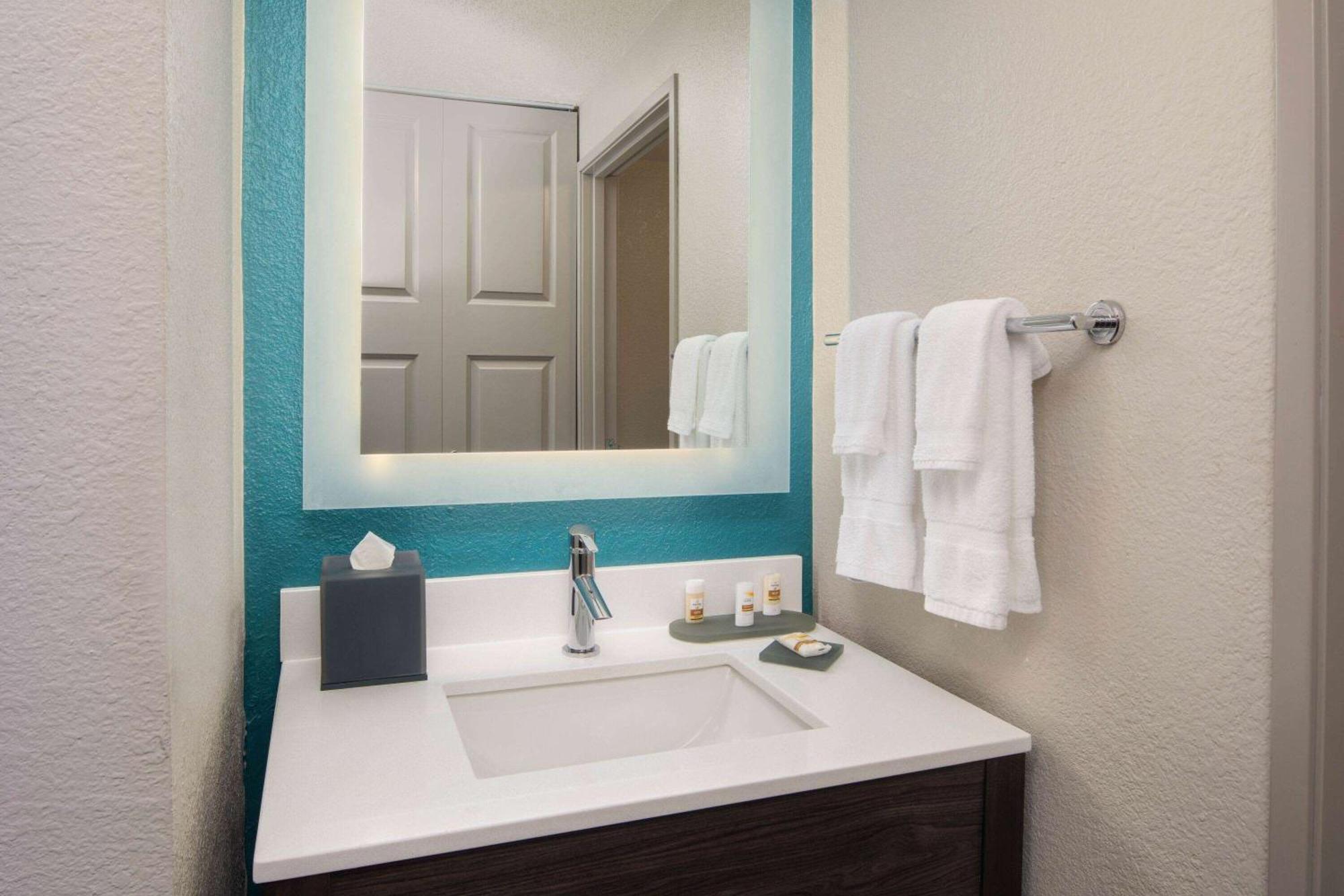Отель La Quinta By Wyndham Atlanta Airport North Колледж Парк Экстерьер фото
