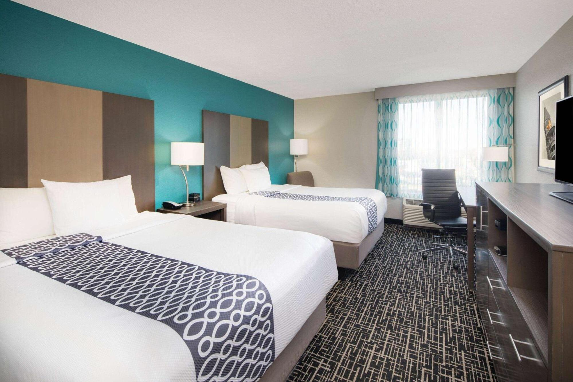 Отель La Quinta By Wyndham Atlanta Airport North Колледж Парк Экстерьер фото