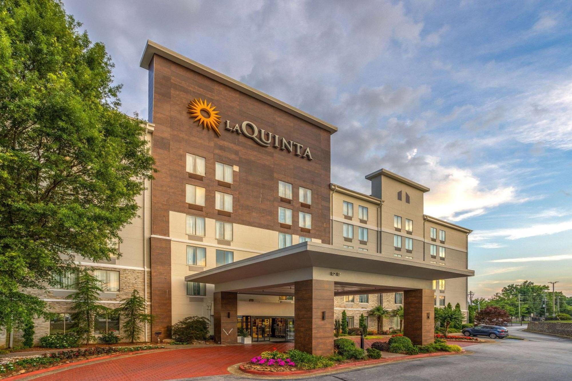 Отель La Quinta By Wyndham Atlanta Airport North Колледж Парк Экстерьер фото