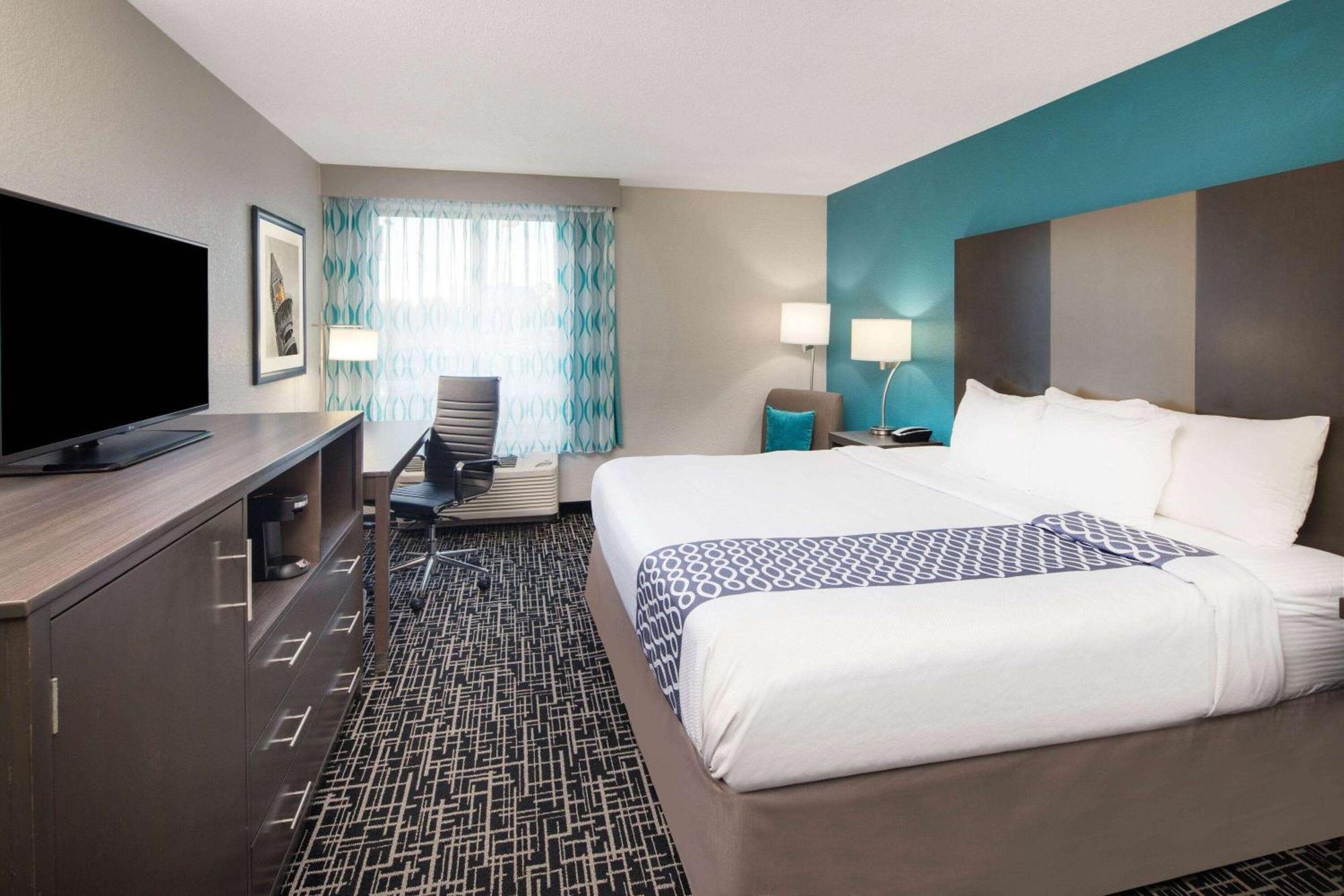 Отель La Quinta By Wyndham Atlanta Airport North Колледж Парк Экстерьер фото