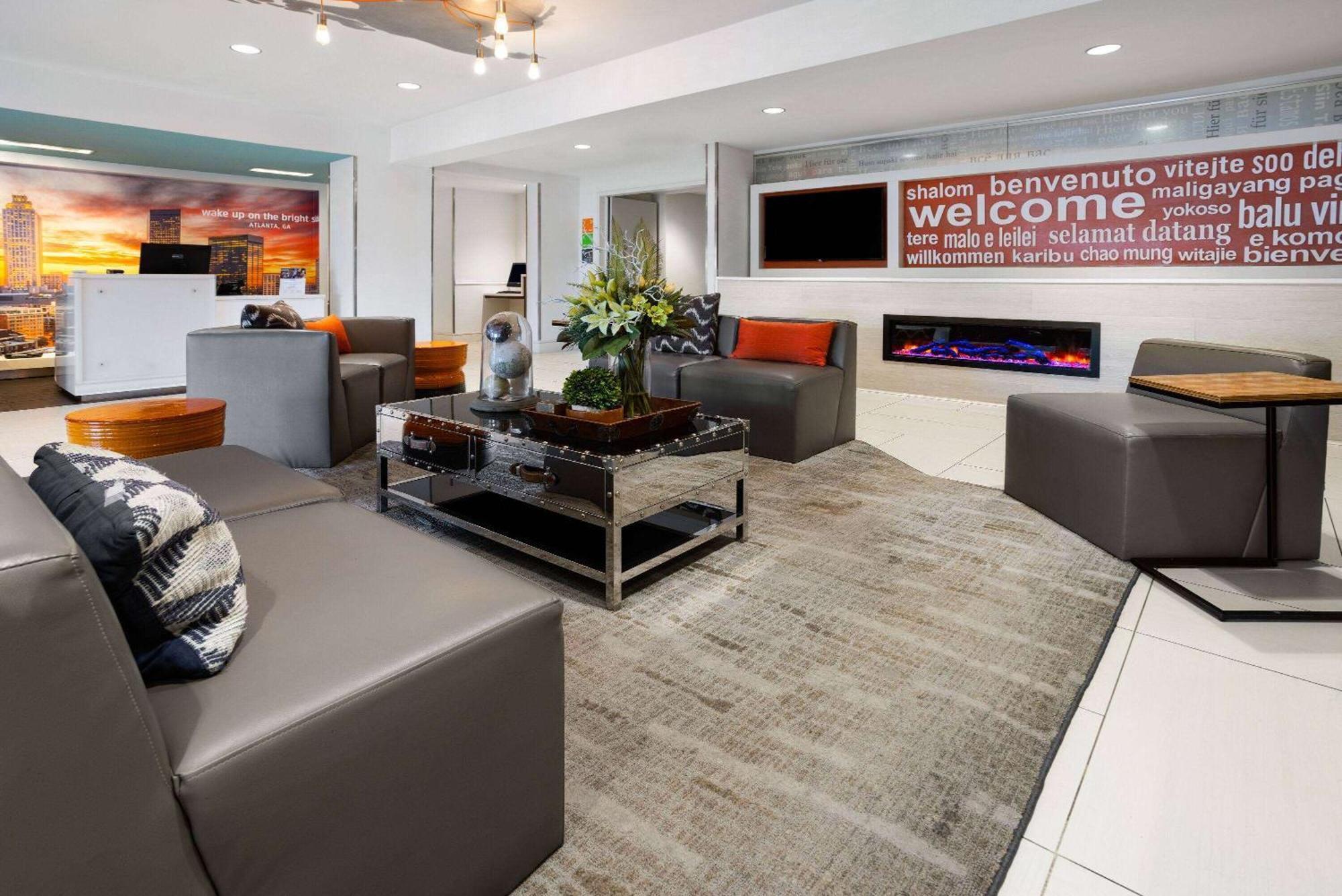 Отель La Quinta By Wyndham Atlanta Airport North Колледж Парк Экстерьер фото