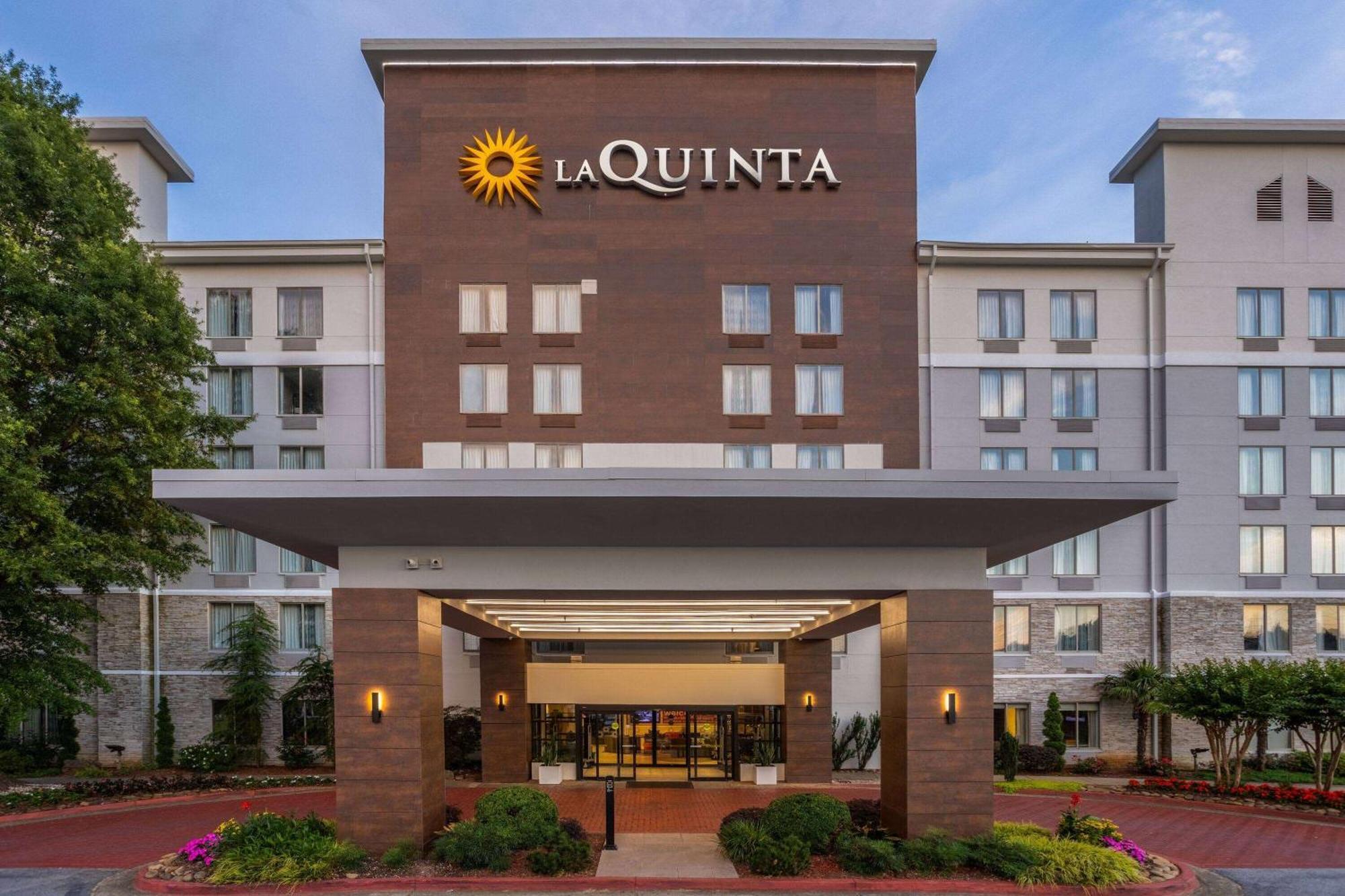 Отель La Quinta By Wyndham Atlanta Airport North Колледж Парк Экстерьер фото