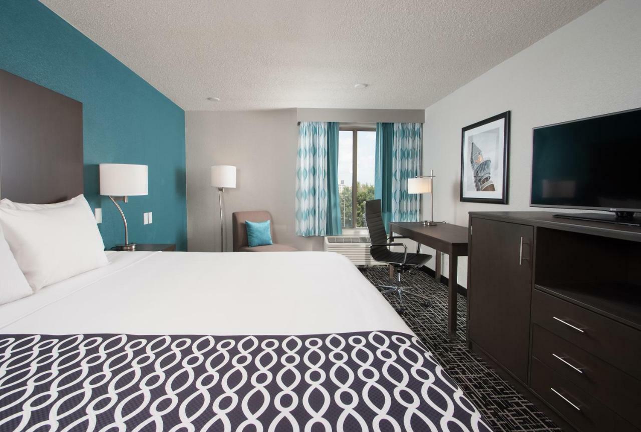 Отель La Quinta By Wyndham Atlanta Airport North Колледж Парк Экстерьер фото